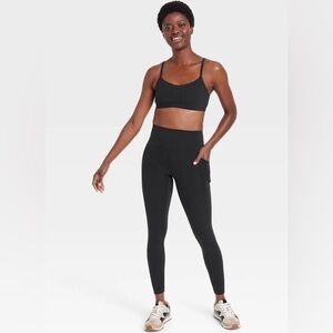 ALL IN MOTION YOGA LEGGINGS WITH POCKETS IN BLACK SIZE LARGE